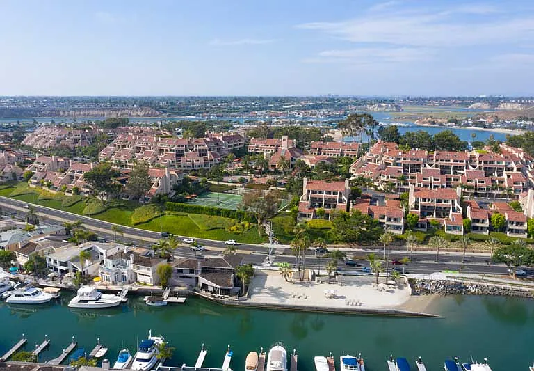 Promontory Point Apartment Homes — Photo 9