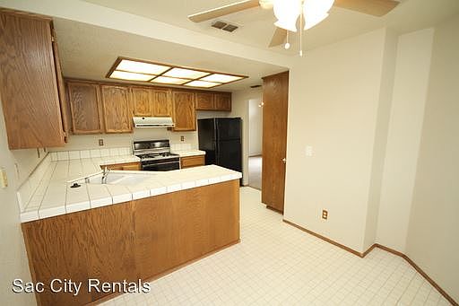 4th image of 9405 Soaring Oaks Dr