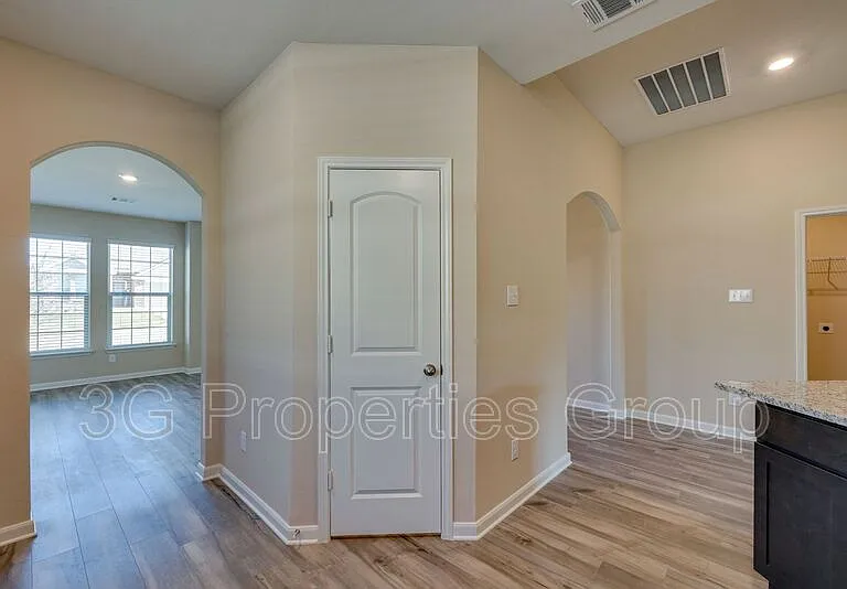 352 Lowery Oaks Trl — Photo 8