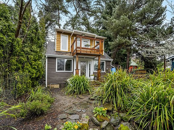 2nd image of 4525 SE Malden Dr
