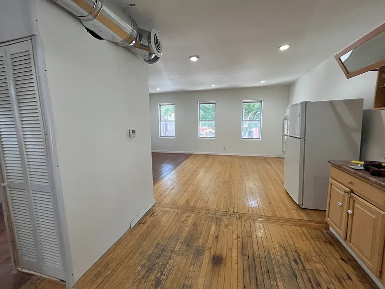 1165 W 19th St #2 — Photo 2