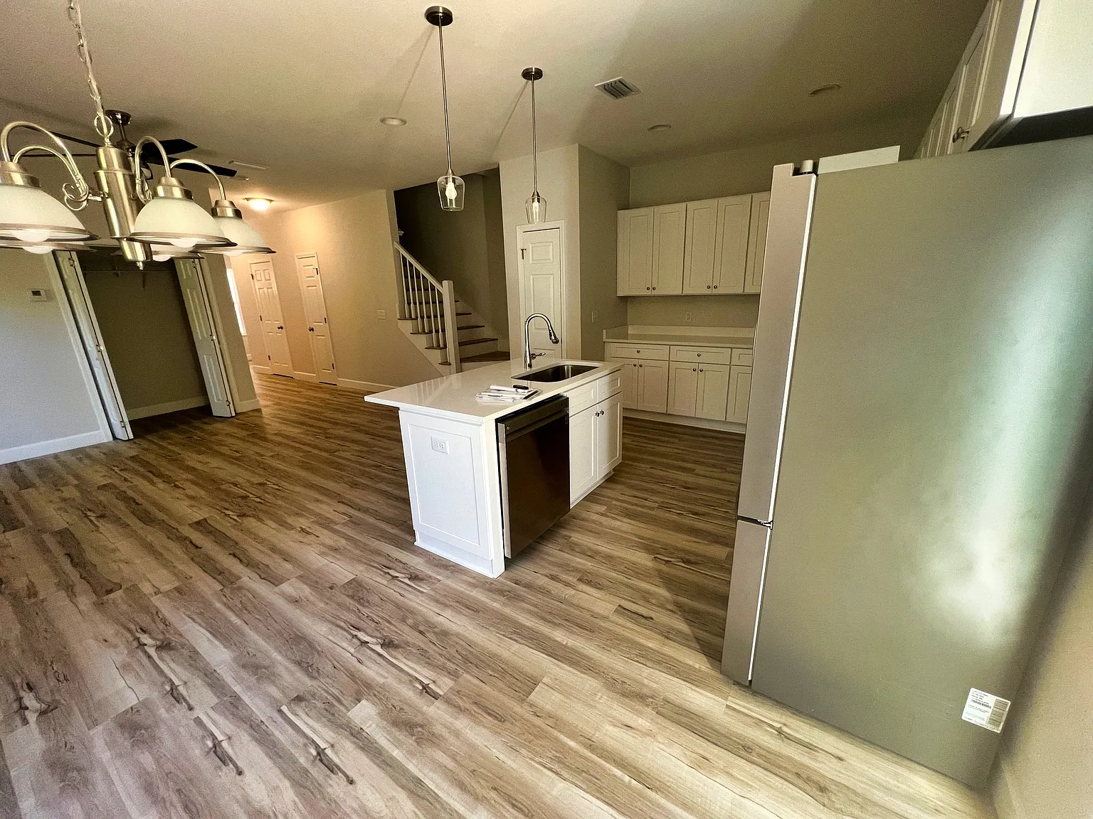 3 bed, 1580 sqft, $2,295 — Photo 2