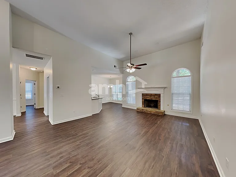 805 Lincoln Sq — Photo 8