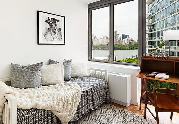 5th image of 4610 Center Blvd APT 332