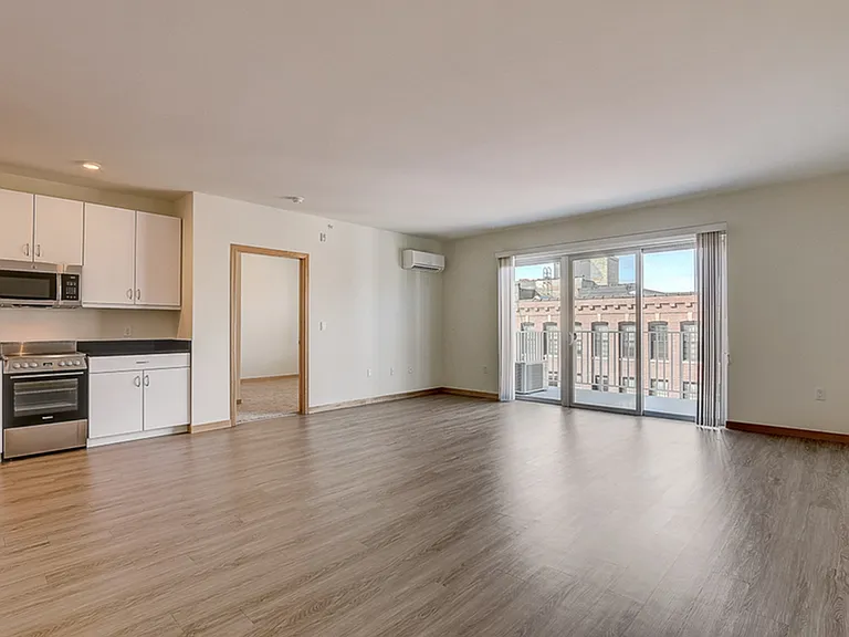 1 Bed / 1 Bath - 778 SF - Living Room