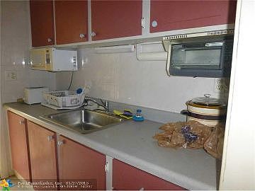3rd image of 17000 NE 14th Ave APT 310