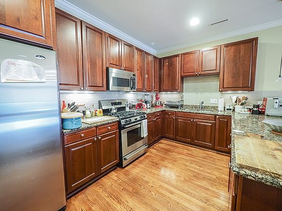 4th image of 2107 W Belmont Ave Unit 3C