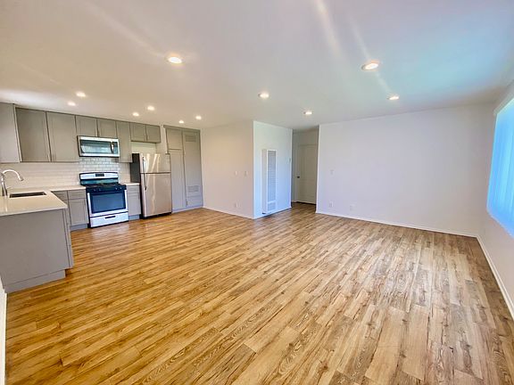 5th image of 144 S Westmoreland Ave APT 4