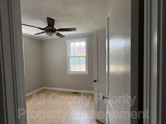 5th image of 1004 Industrial Ave NE