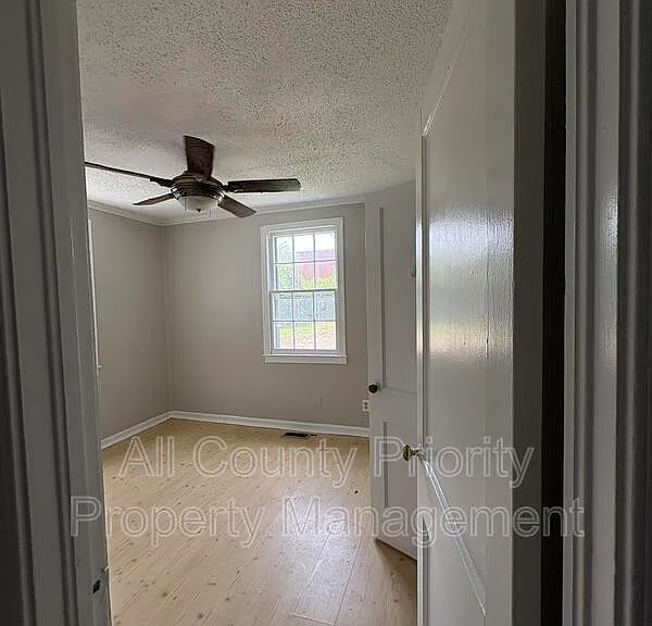 1004 Industrial Ave NE — Photo 5
