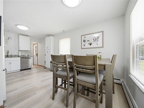 5th image of 1469 Chapman Ave