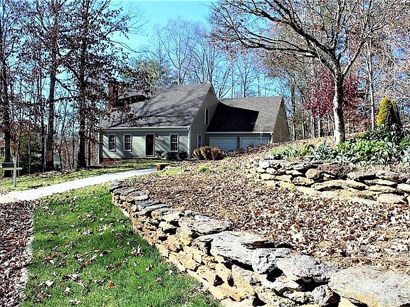 3rd image of 1005 Charlesmont Ct NE