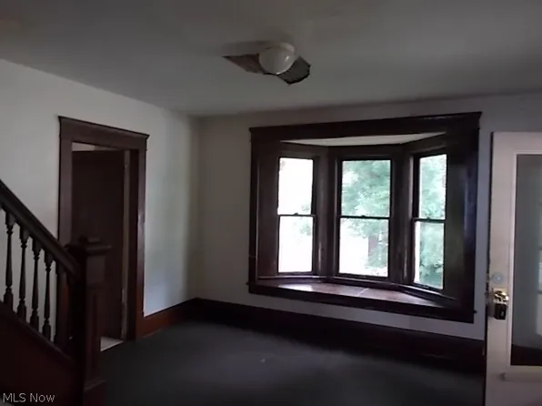 (undisclosed Address), Barberton, OH 44203