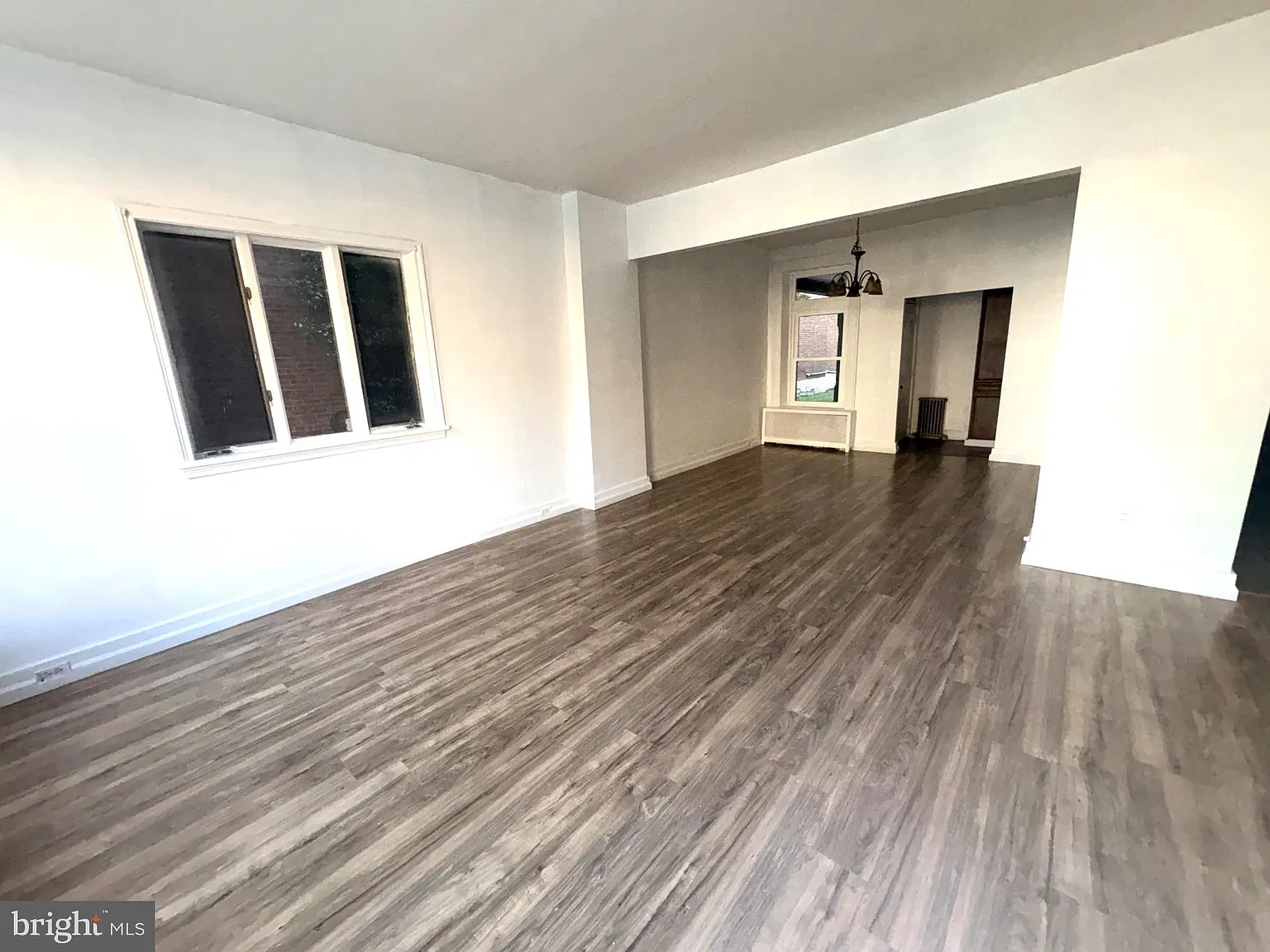 2 bed, 1.5 bath, 2408 sqft, $1,200 — Photo 3