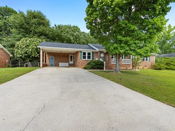 208 Sylvan Rd, Greenwood, SC 29649