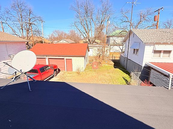 5th image of 809 W Beech Ave