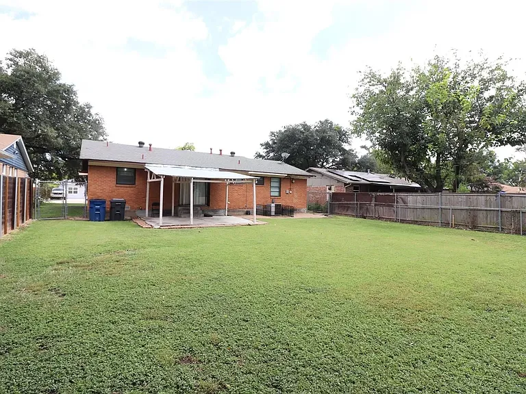 9107 Rustown Dr — Photo 28