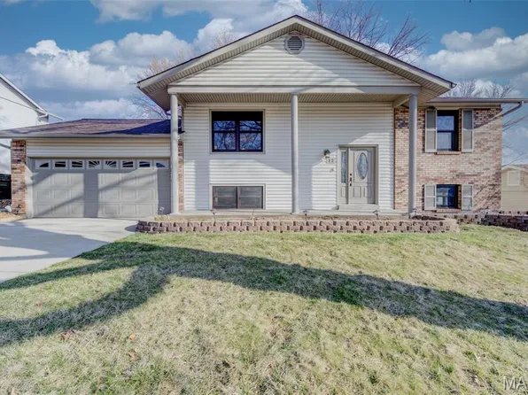 12 Voyager Dr, Saint Peters, MO 63376