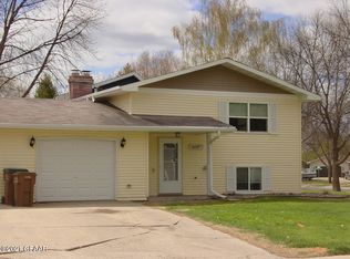 419 20th St NW, East Grand Forks, MN 56721