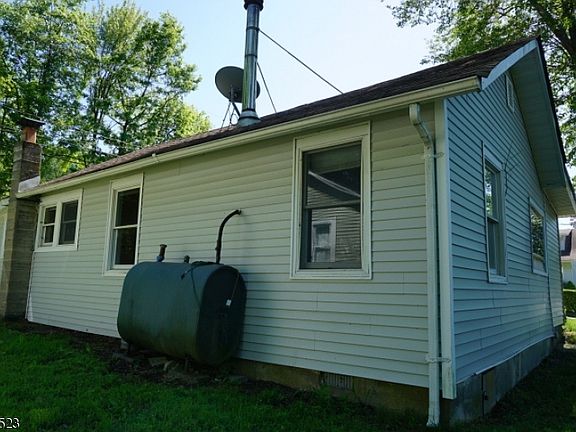 4th image of 19 Woodsedge Ave