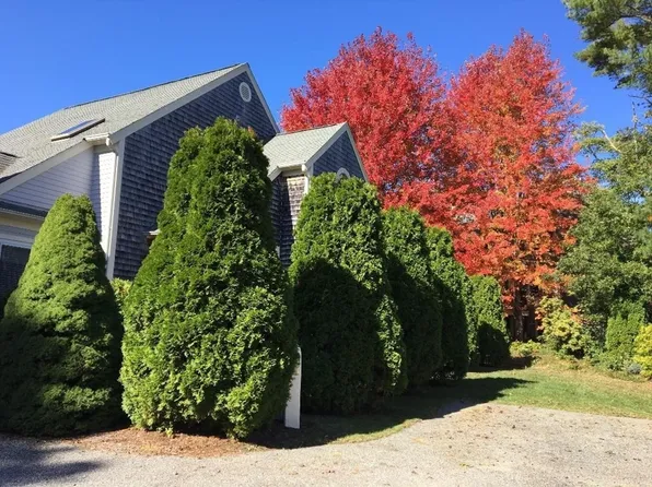 75 Blue Spruce Way #75, Mashpee, MA 02649