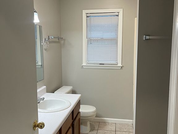 5th image of 113 Bay West Ct