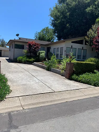 752 Edge Ln Photo 1