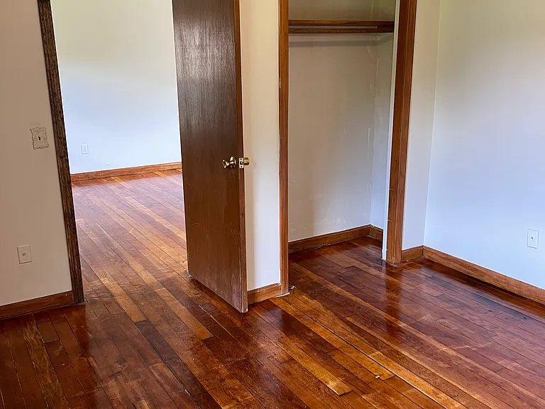 21 Clarke St #B — Photo 4