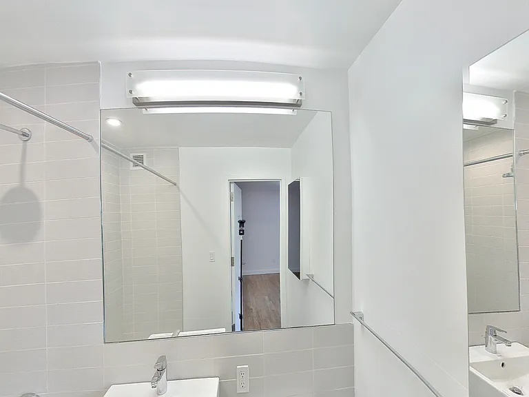 101 W 15th St #330 — Photo 7