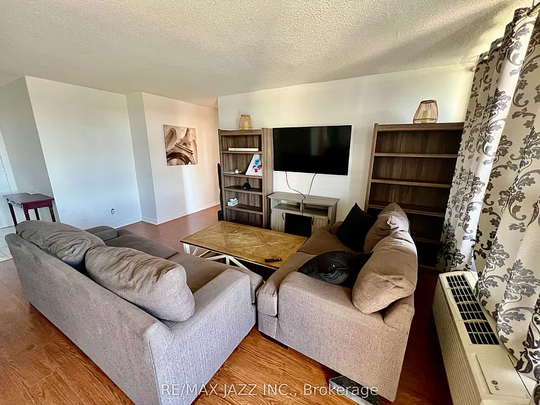 55 William St E #716 — Photo 7