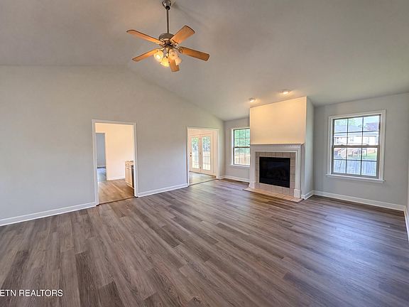 3rd image of 375 Walnut Ln