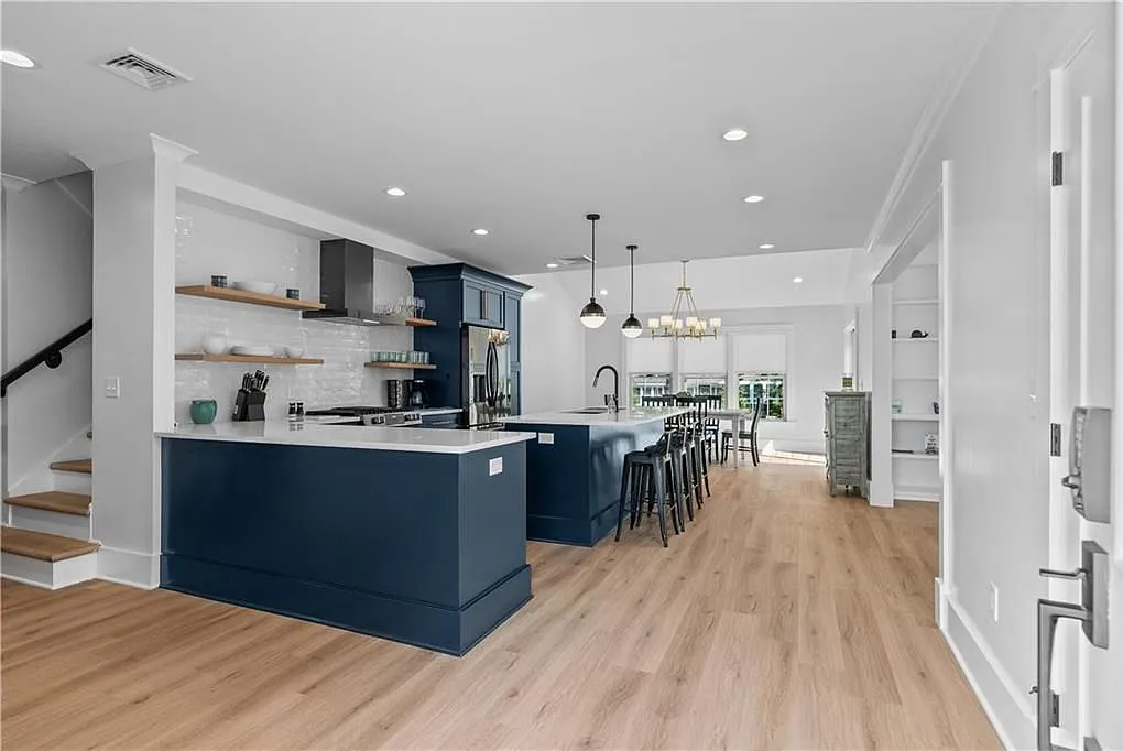 2 bed, 2.0 bath, 2010 sqft, $3,800 — Photo 4