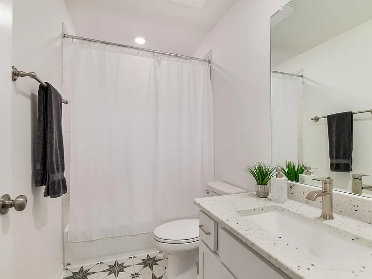 737 Leeward Pass — Photo 27