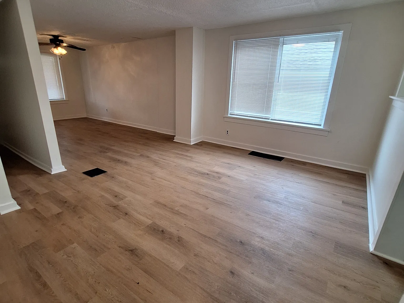 2 bed, 2600 sqft, $990 — Photo 3