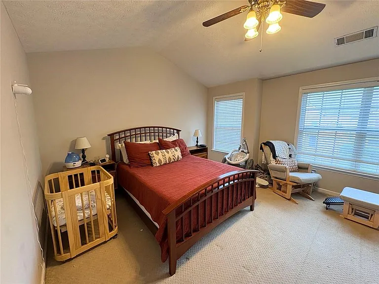 3082 Kentmere Dr — Photo 8