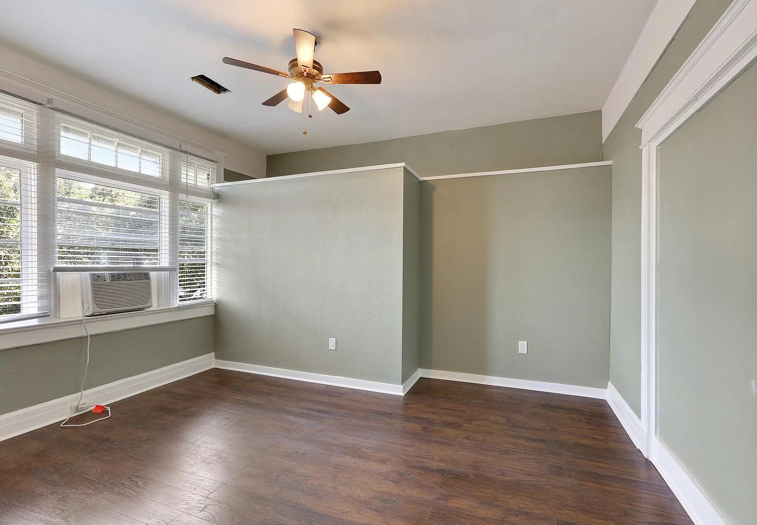 2833 Napoleon Ave — Photo 4