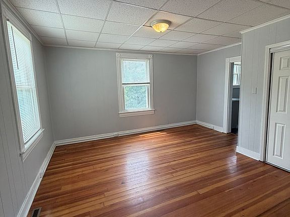3rd image of 114 Schoolfield Dr