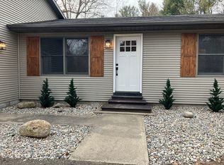 1049 E Sanford Rd, Midland, MI 48642