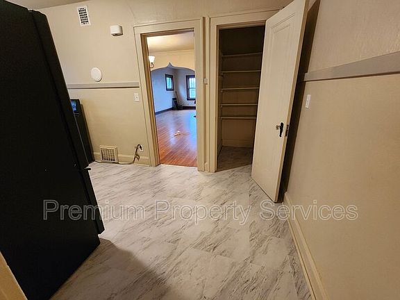 2nd image of 2219 11th St Unit 2