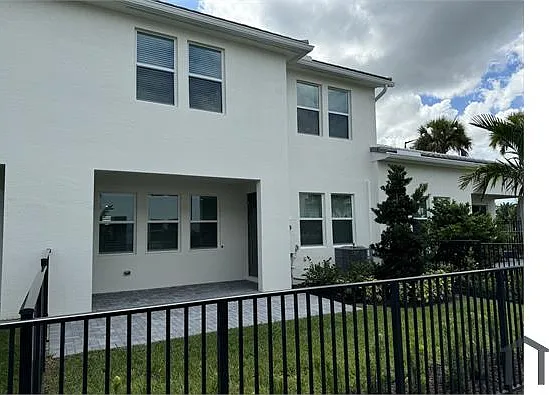 16475 Capilano Ct — Photo 3