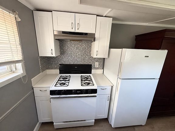 5th image of 8165 Gum St