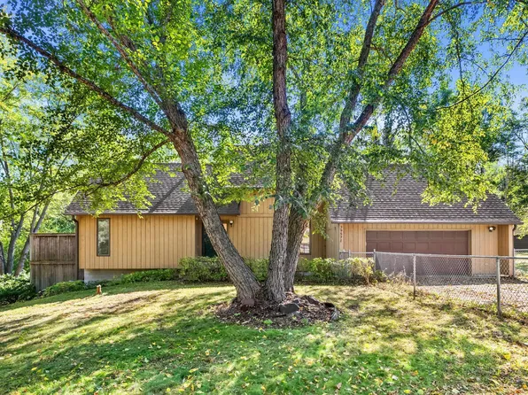 39571 Homestead Ave, North Branch, MN 55056