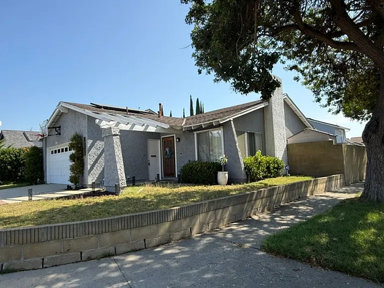 19728 Normandale Ave — Photo 2
