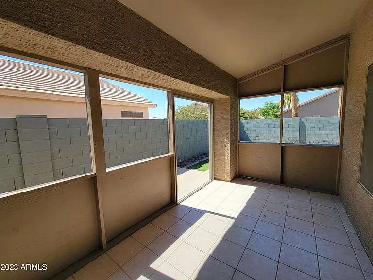 758 W Oxford Ln — Photo 17