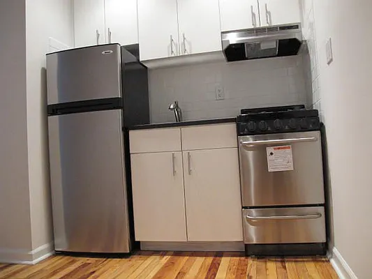 Rented by Metropolis Real Estate of Manhattan | media 37