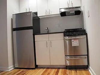 Rented by Metropolis Real Estate of Manhattan