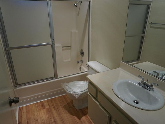 5th image of 5740 Camellia Ave #105