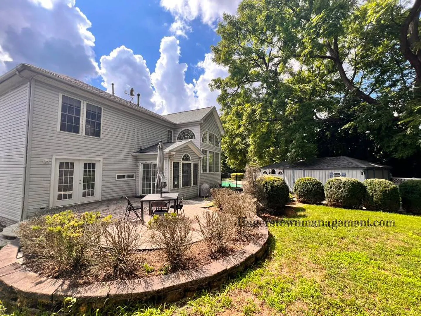 Luxury Home in Woodbridge — Photo 2