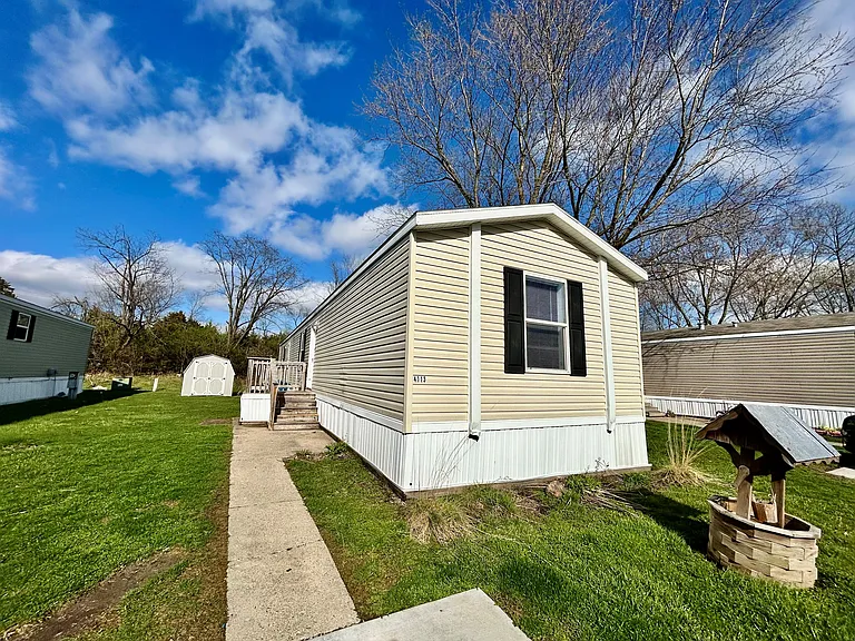 Hickory Knoll — Photo 28