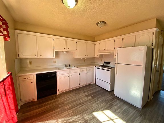 3rd image of 158 Clay Dr